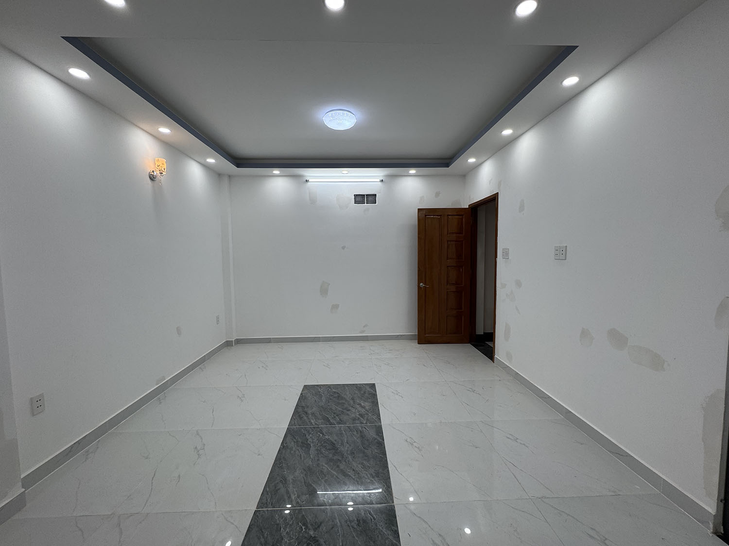 Tuyệt phẩm biệt thự mini 3 lầu, góc 2 mặt tiền hẻm 2 xe hơi 7 chỗ tránh nhau khu VIP Đặng Văn Ngữ